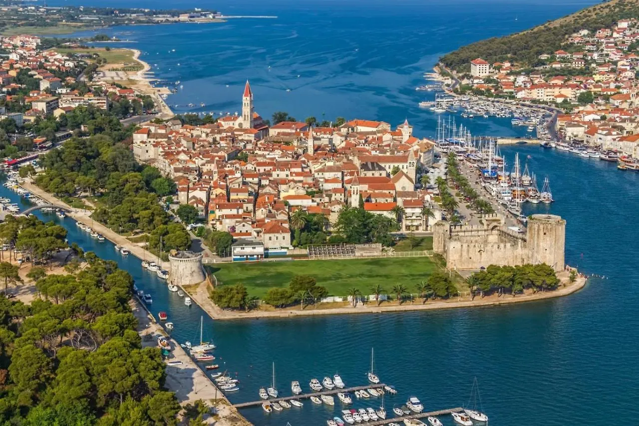 Studio Apartment In Trogir With Balcony, Air Conditioning, Wifi 4328-4